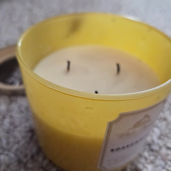 🎈2/$15 White Barn Boardwalk Candle - Sunny Yellow - Picture 4 of 5